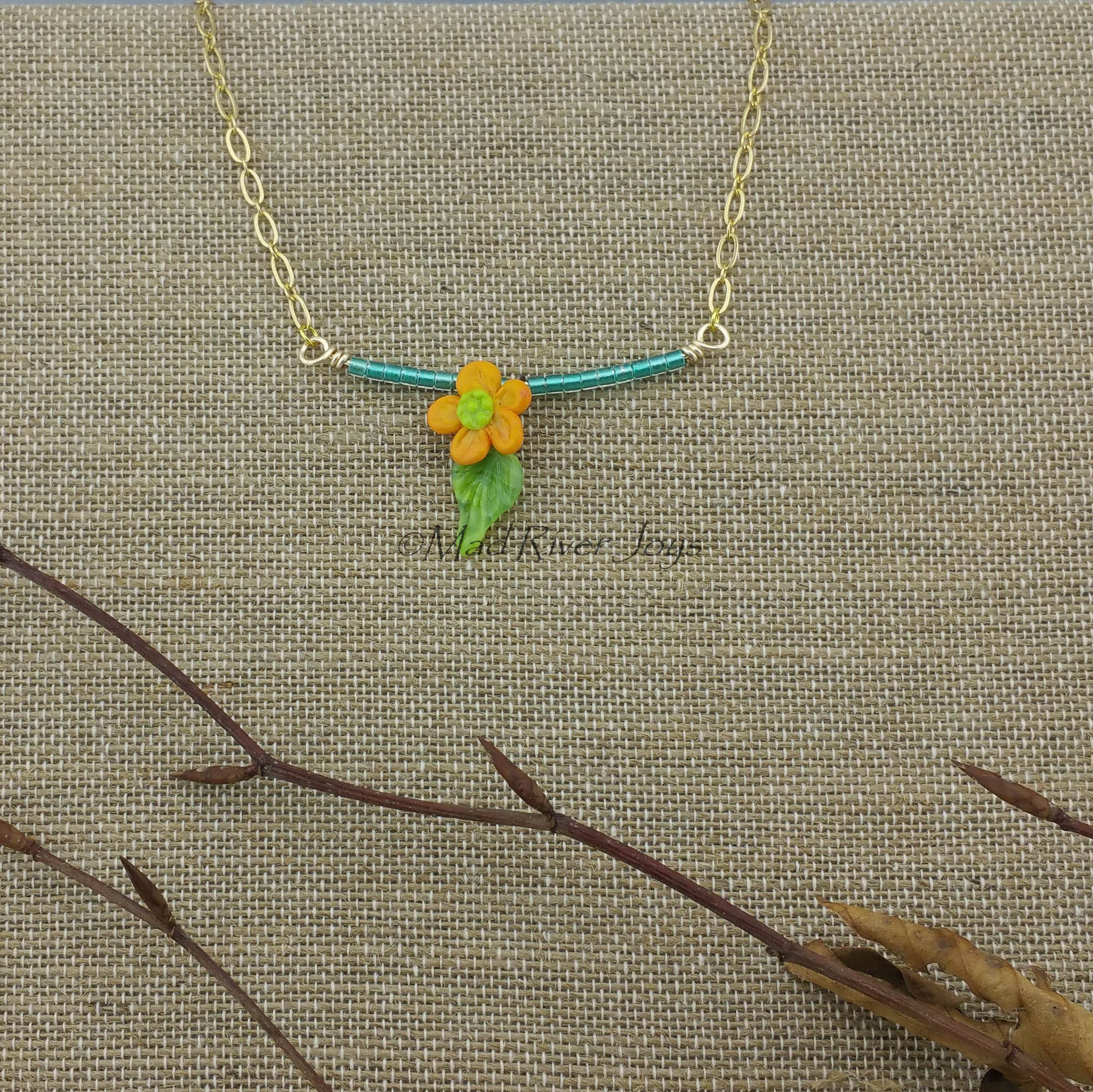 Necklace--Floral Swing--Daisy